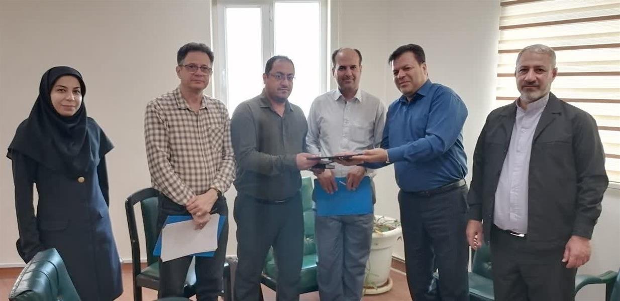تقدیر از كارشناس پژوهشكده خرما و میوه های گرمسیری به عنوان قاری نمونه